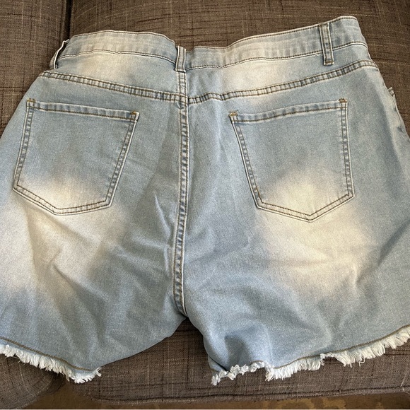LIKE NEW PLUS SIZE DENIM SHORTS Ritera Size 18 - Picture 2 of 2